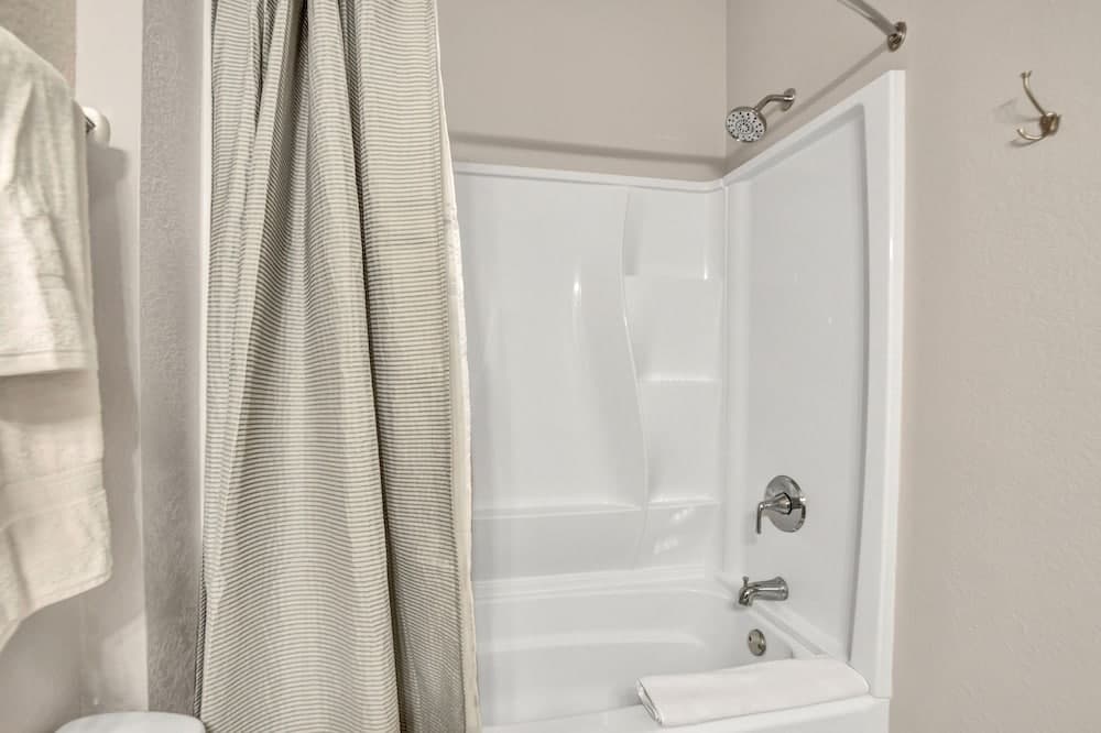 Comrow Condo #104 - Image 18