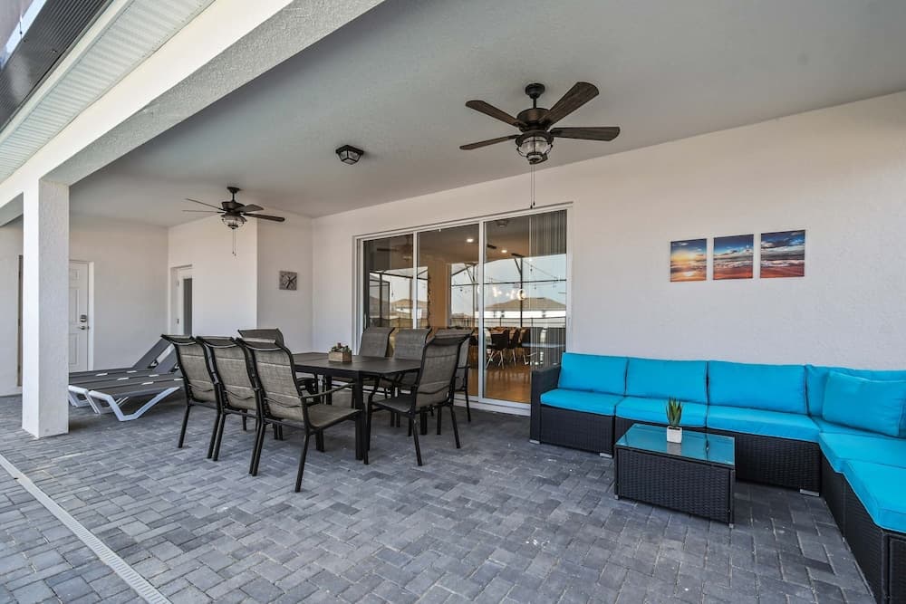 Minions World Villa - Image 35