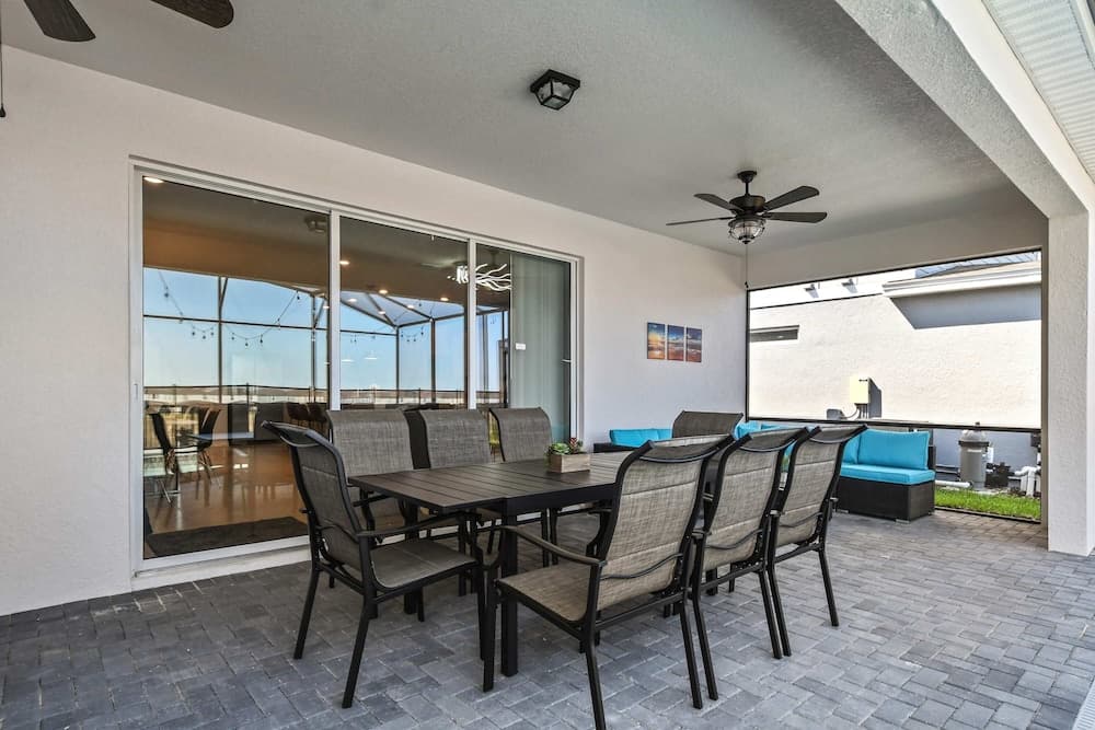 Minions World Villa - Image 31