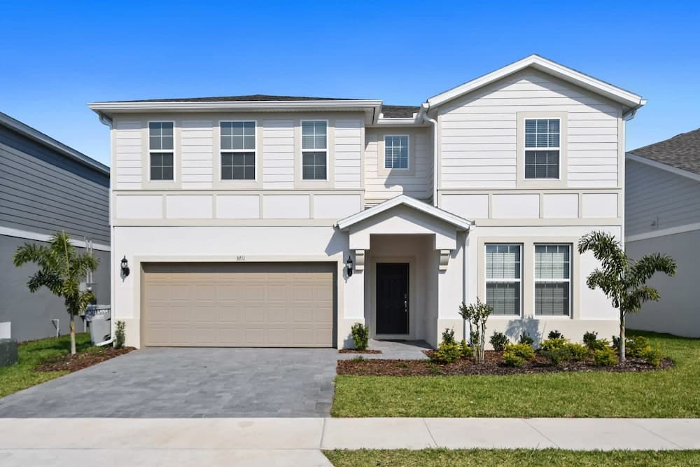 Minions World Villa - Image 36