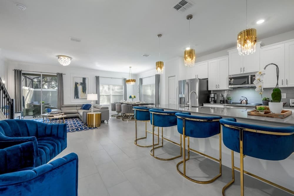 Luxury Chic Modern Home - Image 6