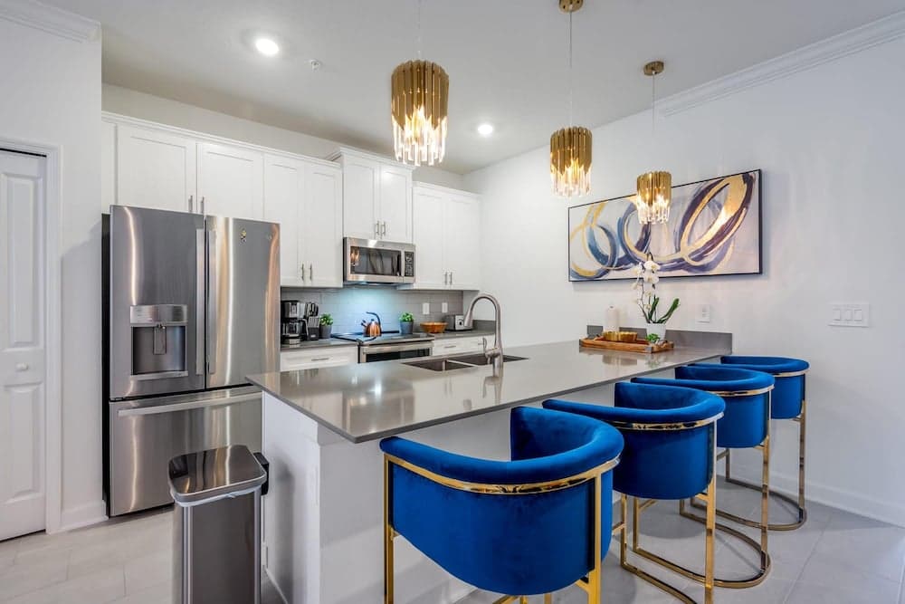 Luxury Chic Modern Home - Image 5