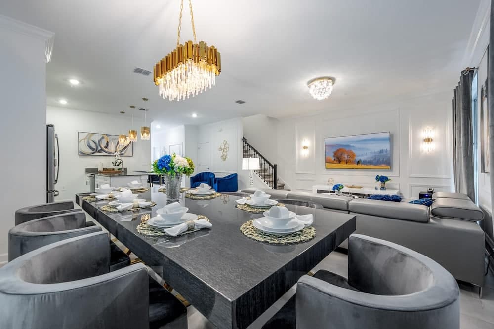 Luxury Chic Modern Home - Image 5