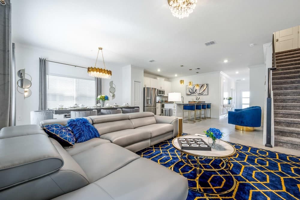 Luxury Chic Modern Home - Image 4