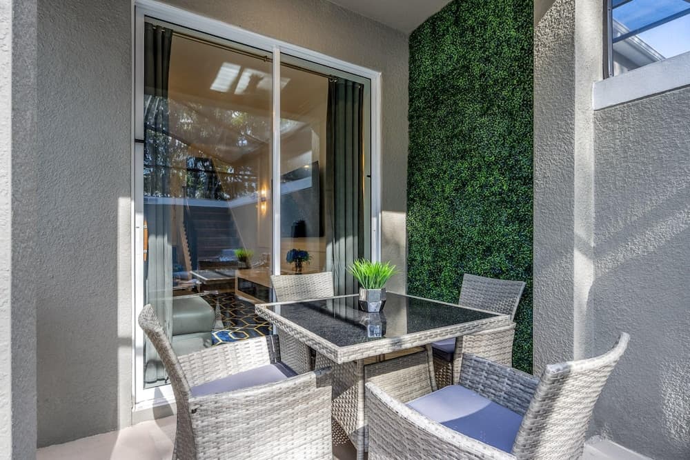 Luxury Chic Modern Home - Image 26