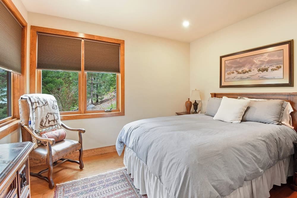 Luxury Mountain Chalet - Image 12