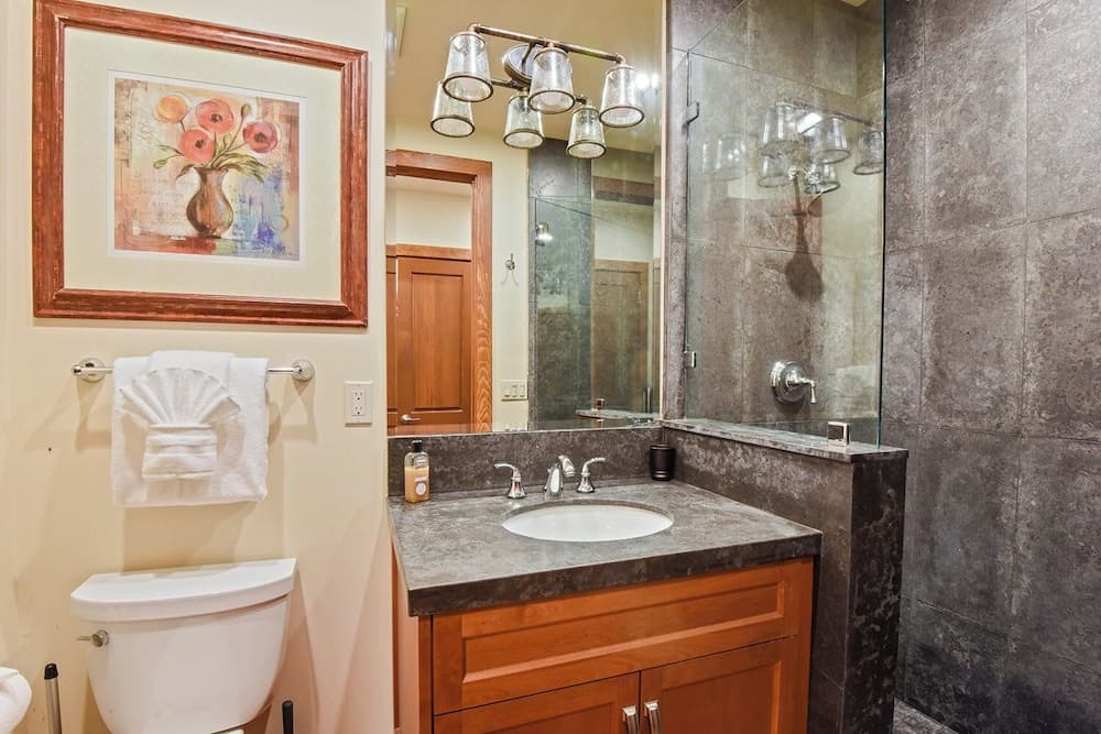 Luxury Mountain Chalet - Image 14