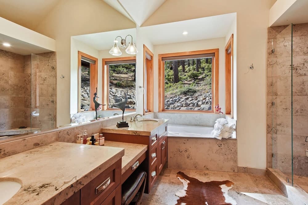 Luxury Mountain Chalet - Image 15