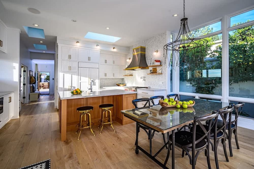 Elegant Ocean View Escape - Image 5