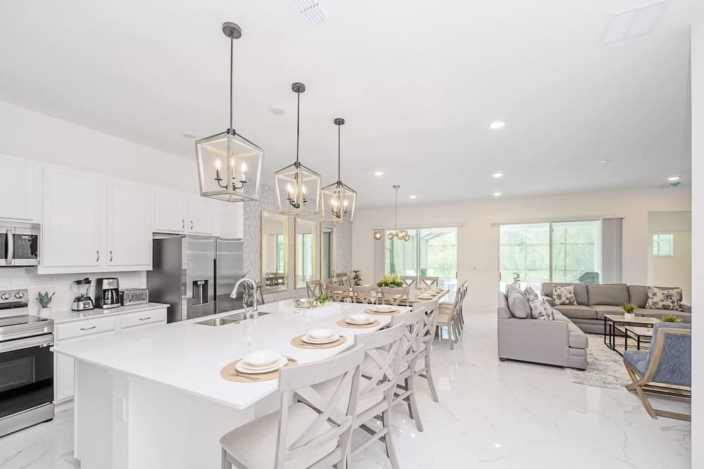 Royal Pool Mansion - Image 5