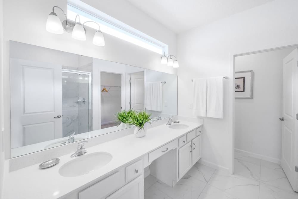 Royal Pool Mansion - Image 19