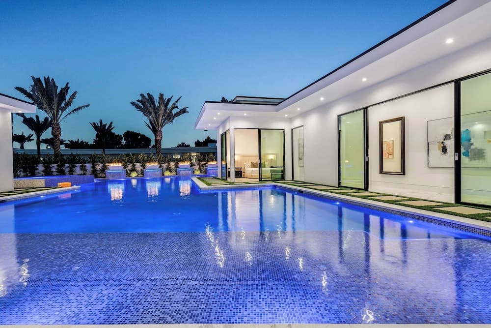 Bravo Villa #8 - Image 5