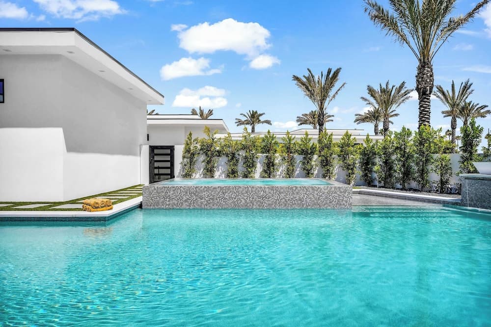 Bravo Villa #8 - Image 12