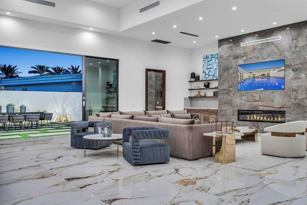 Bravo Villa #8 - Image 4