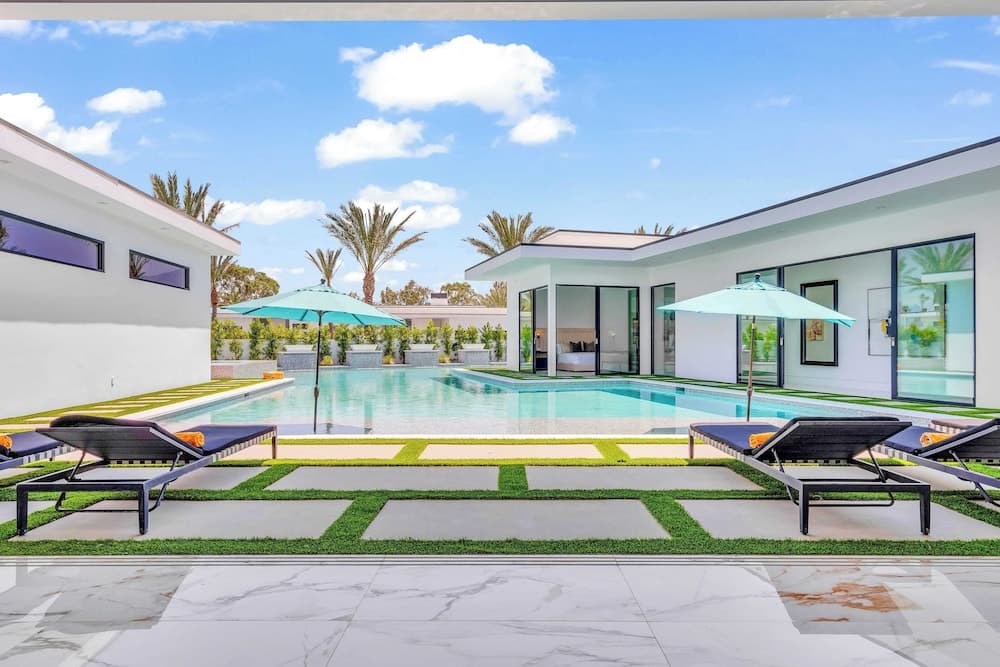 Bravo Villa #8 - Image 38