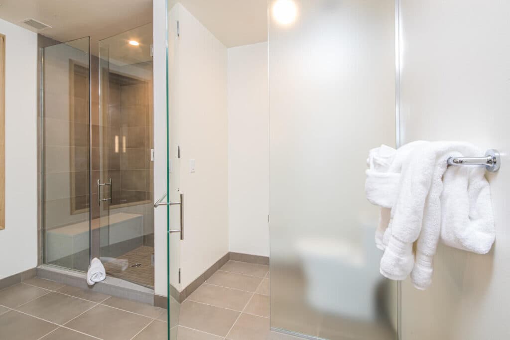 Rustic Madison Lakelodge - Image 11