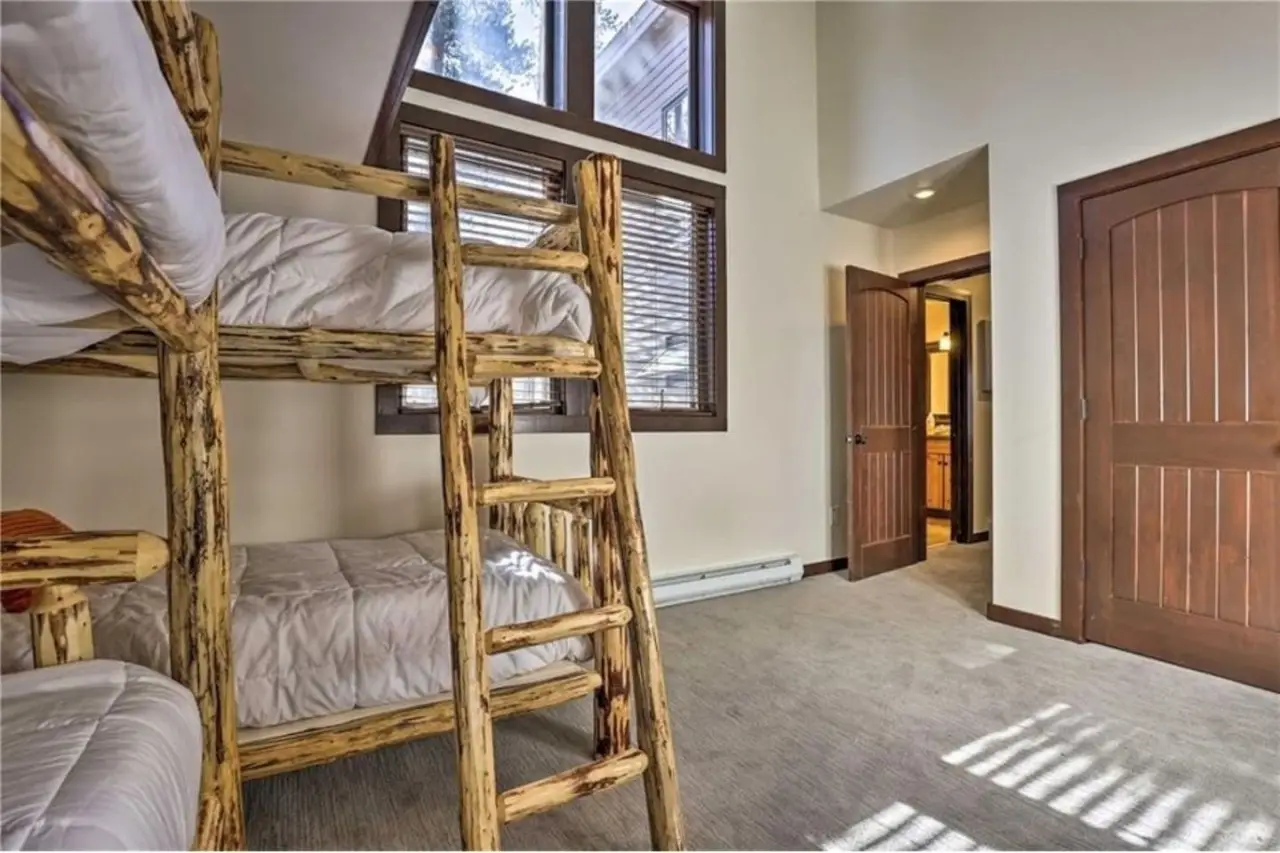 Powder and Par - Image 13