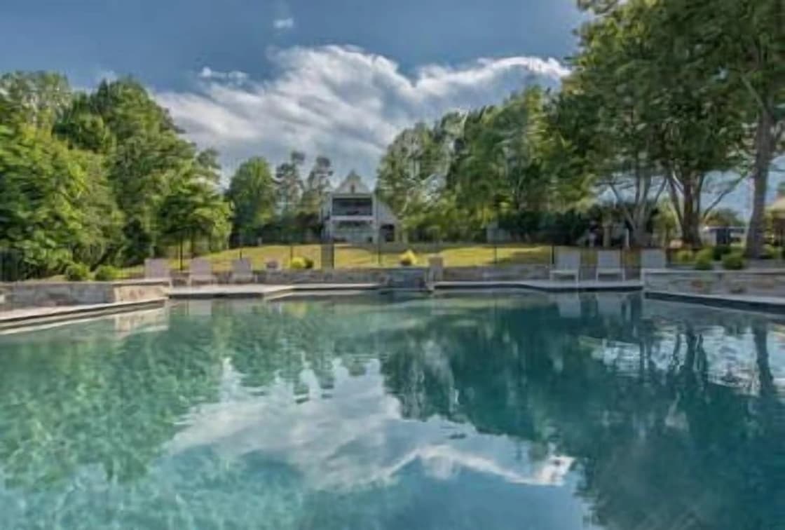 Azalea Lodge - Image 2