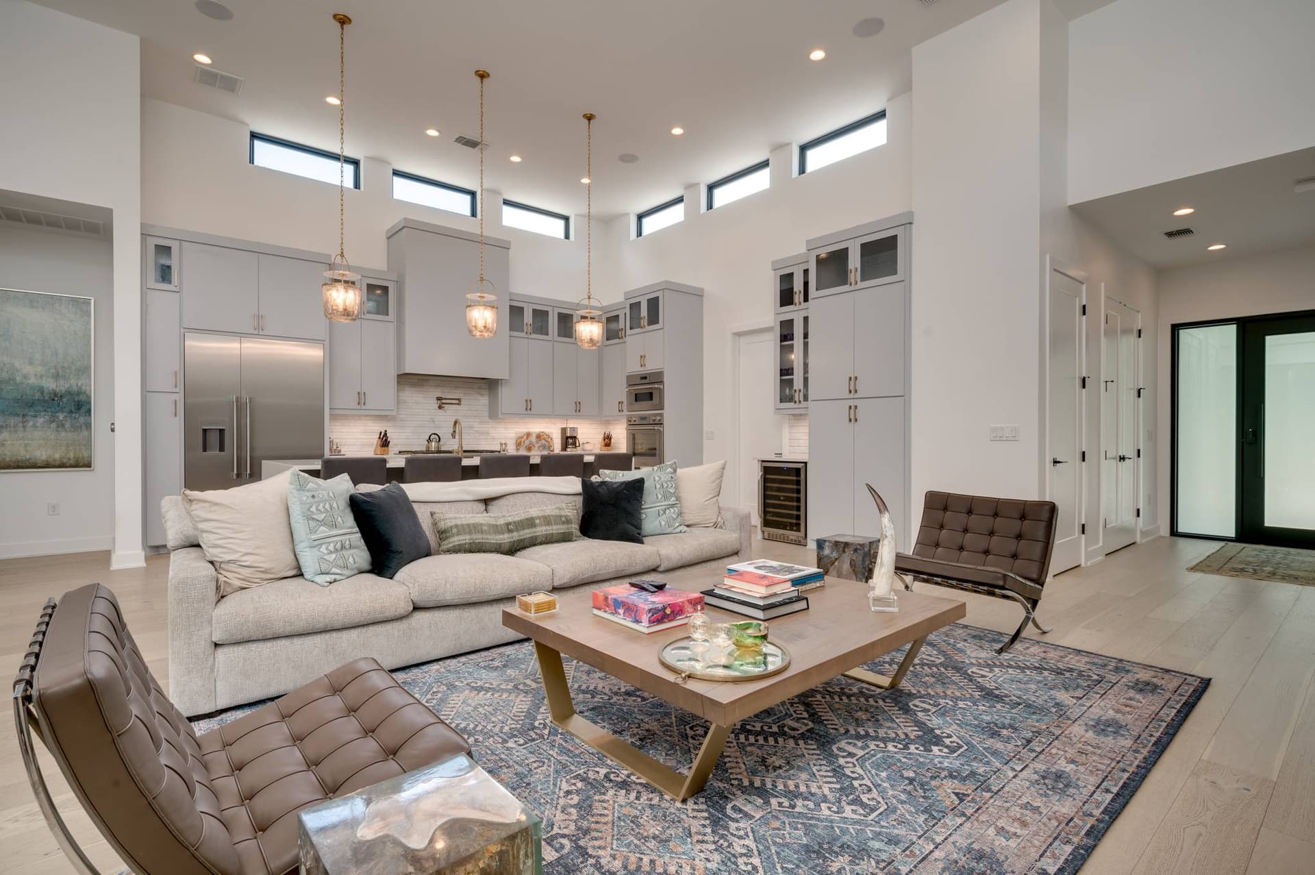 Austin Bella - Image 15