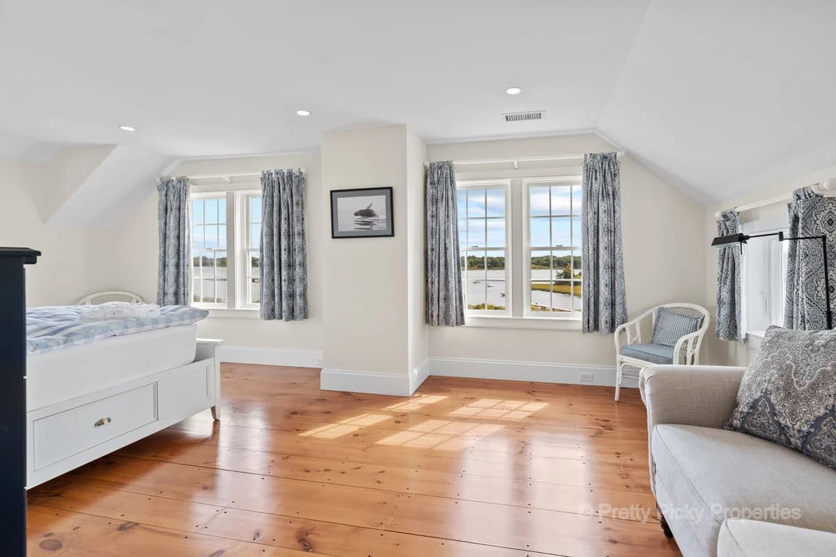 Serenity by the Sea - Image 24