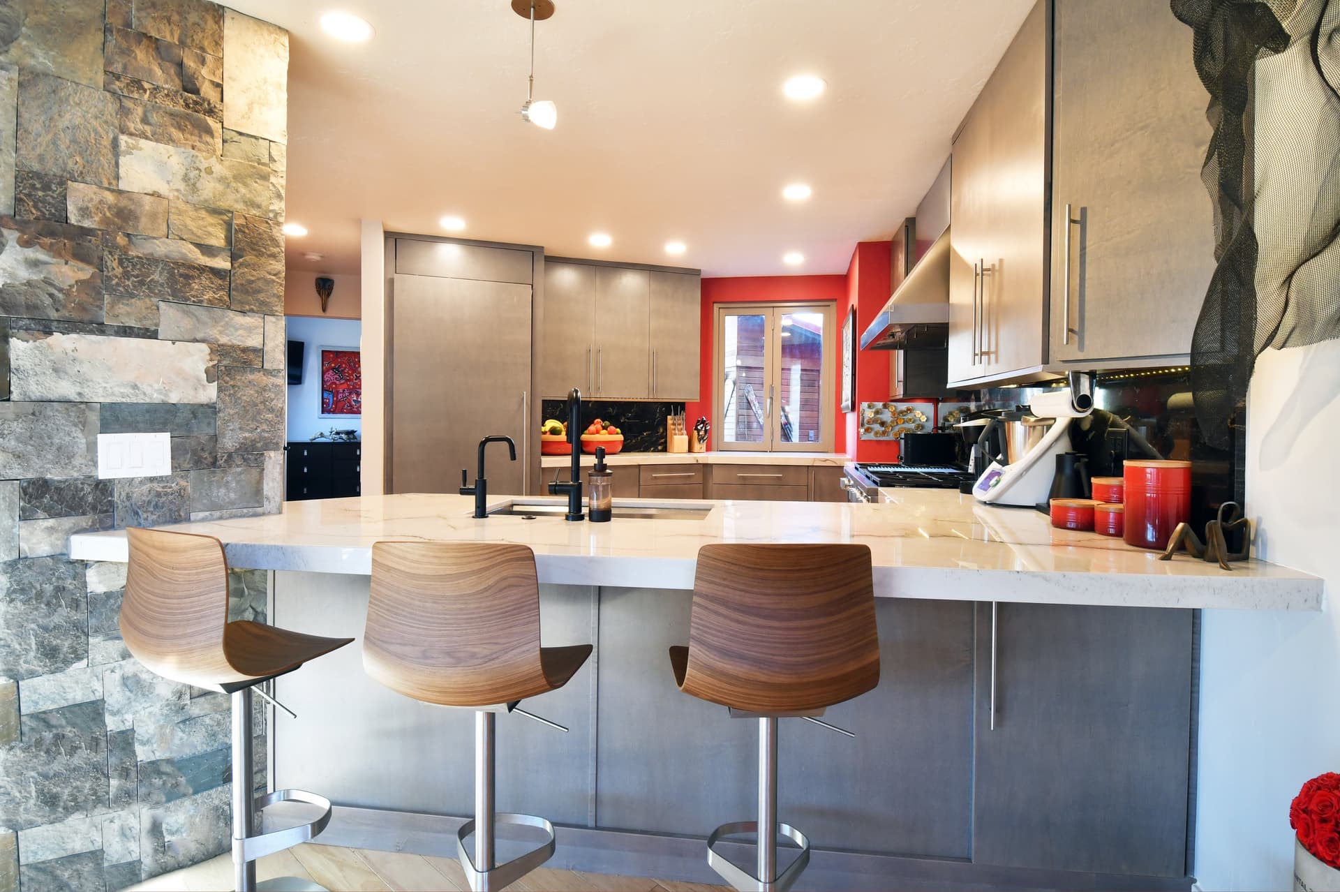 Main Street Retreat - Image 5