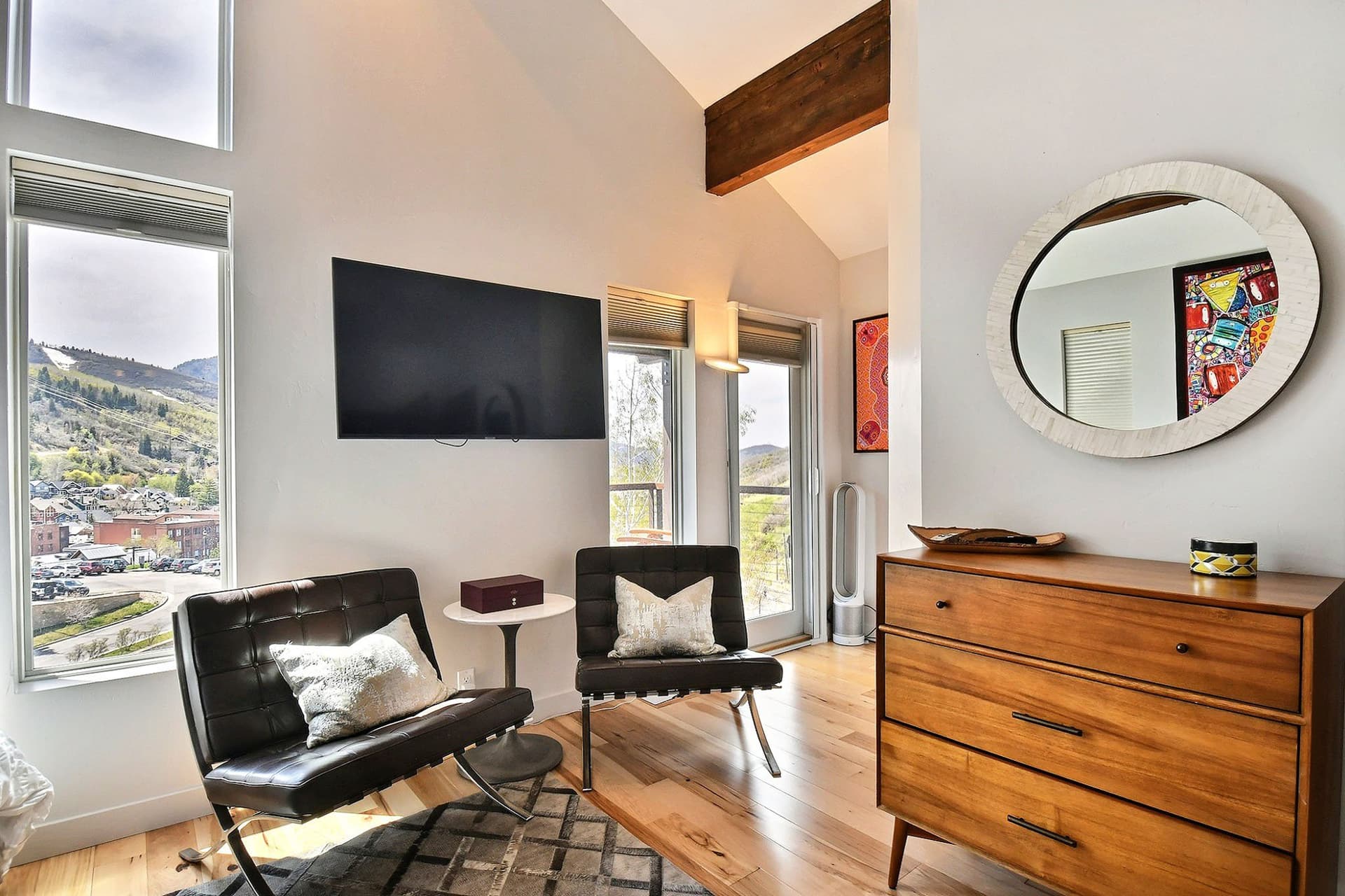 Main Street Retreat - Image 10