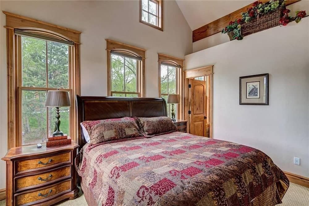 Majestic Mountain Views - Image 2