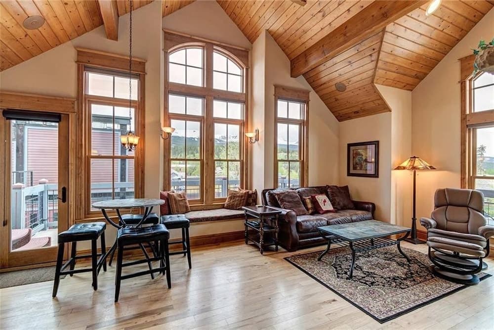 Majestic Mountain Views - Image 4