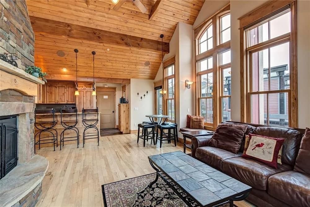 Majestic Mountain Views - Image 5