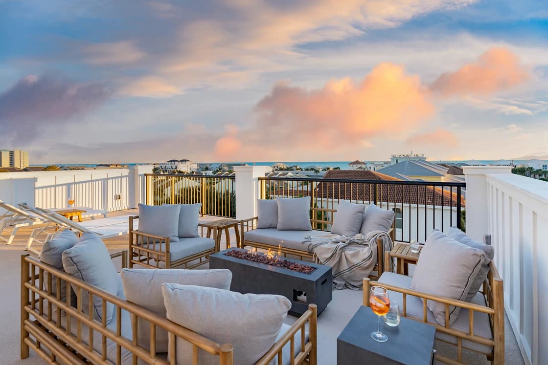 Rendezvous Manor - Image 2