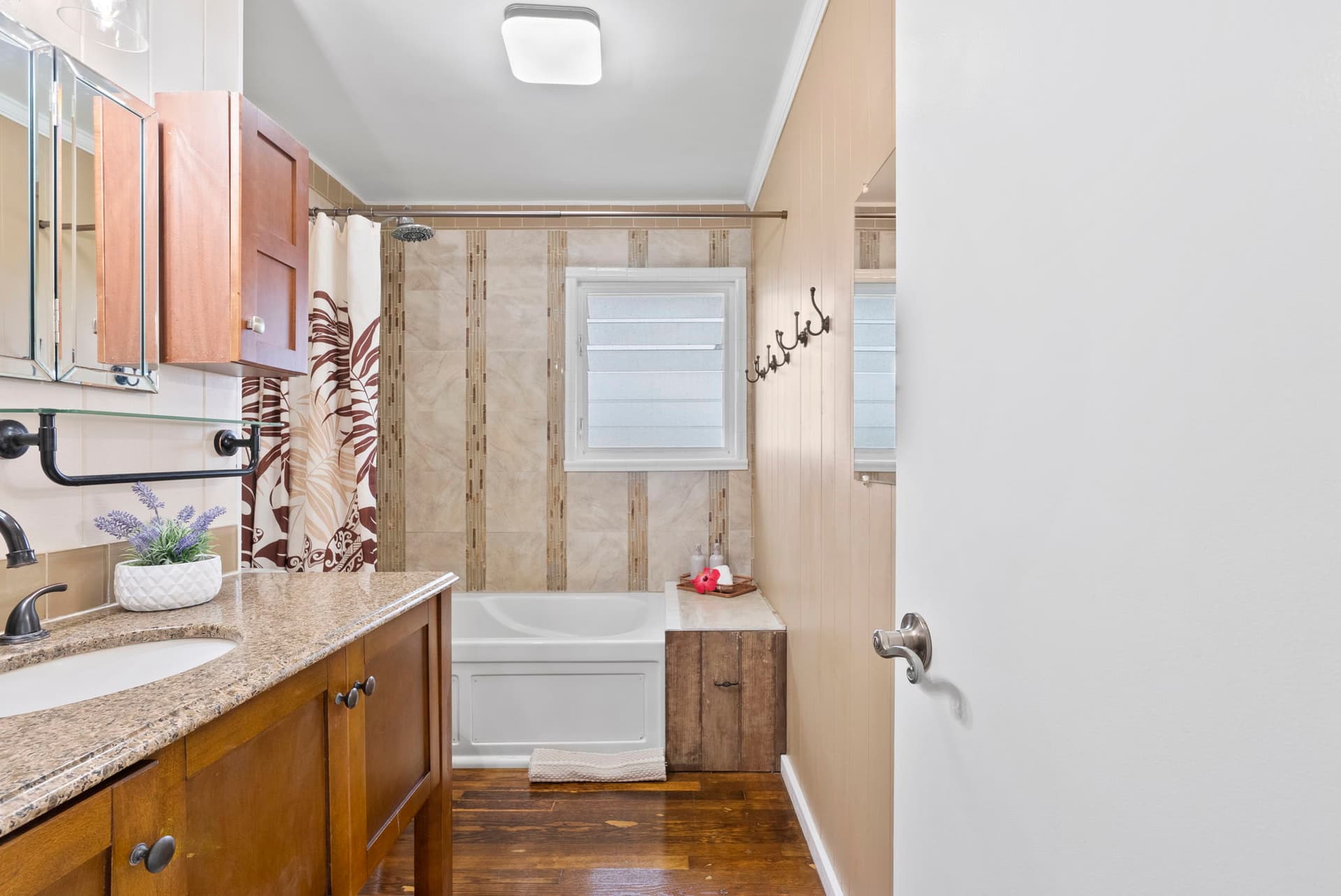 Mau Loa Hale - Image 21