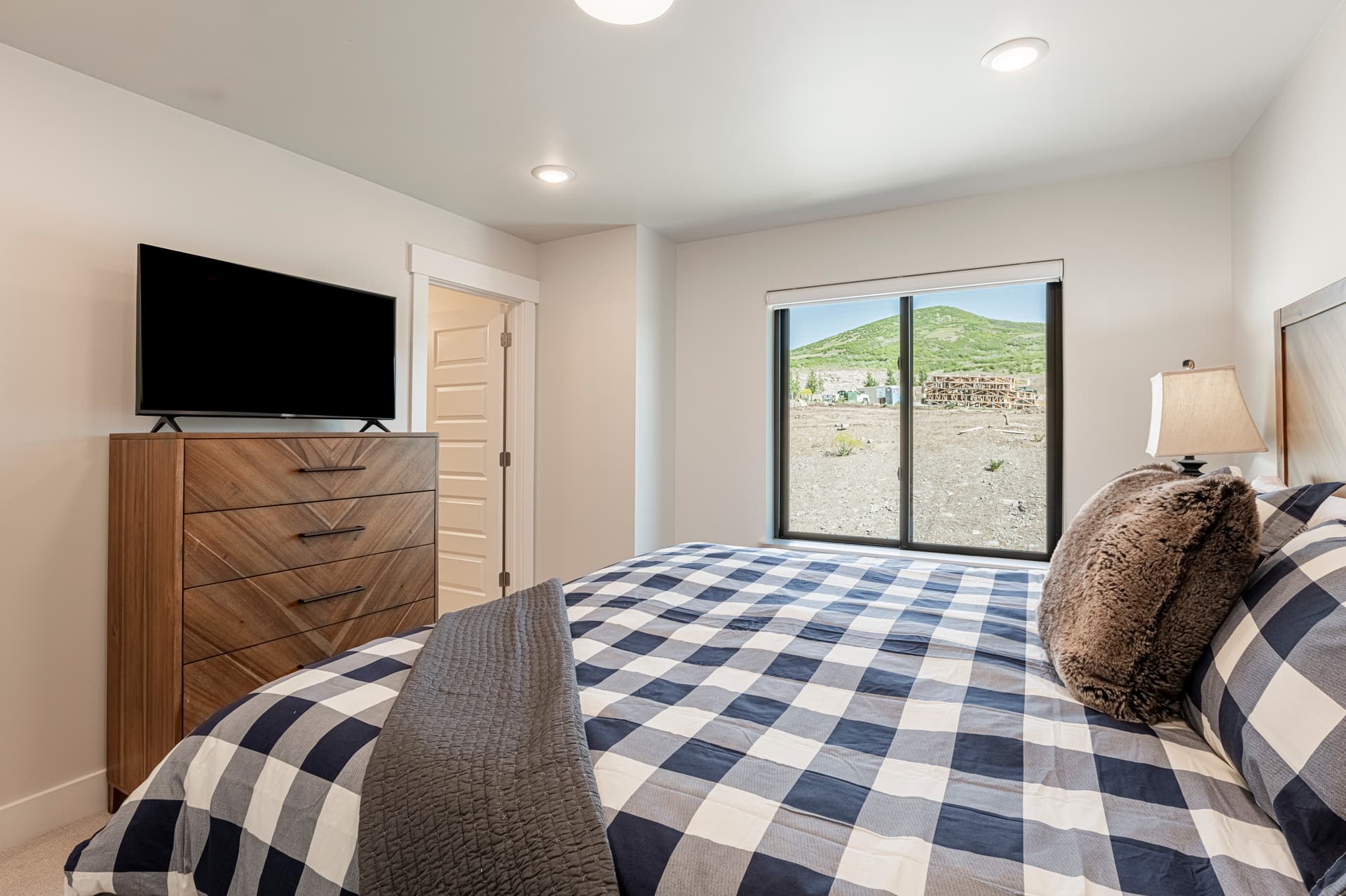 Mayflower Deer Tracks - Image 24