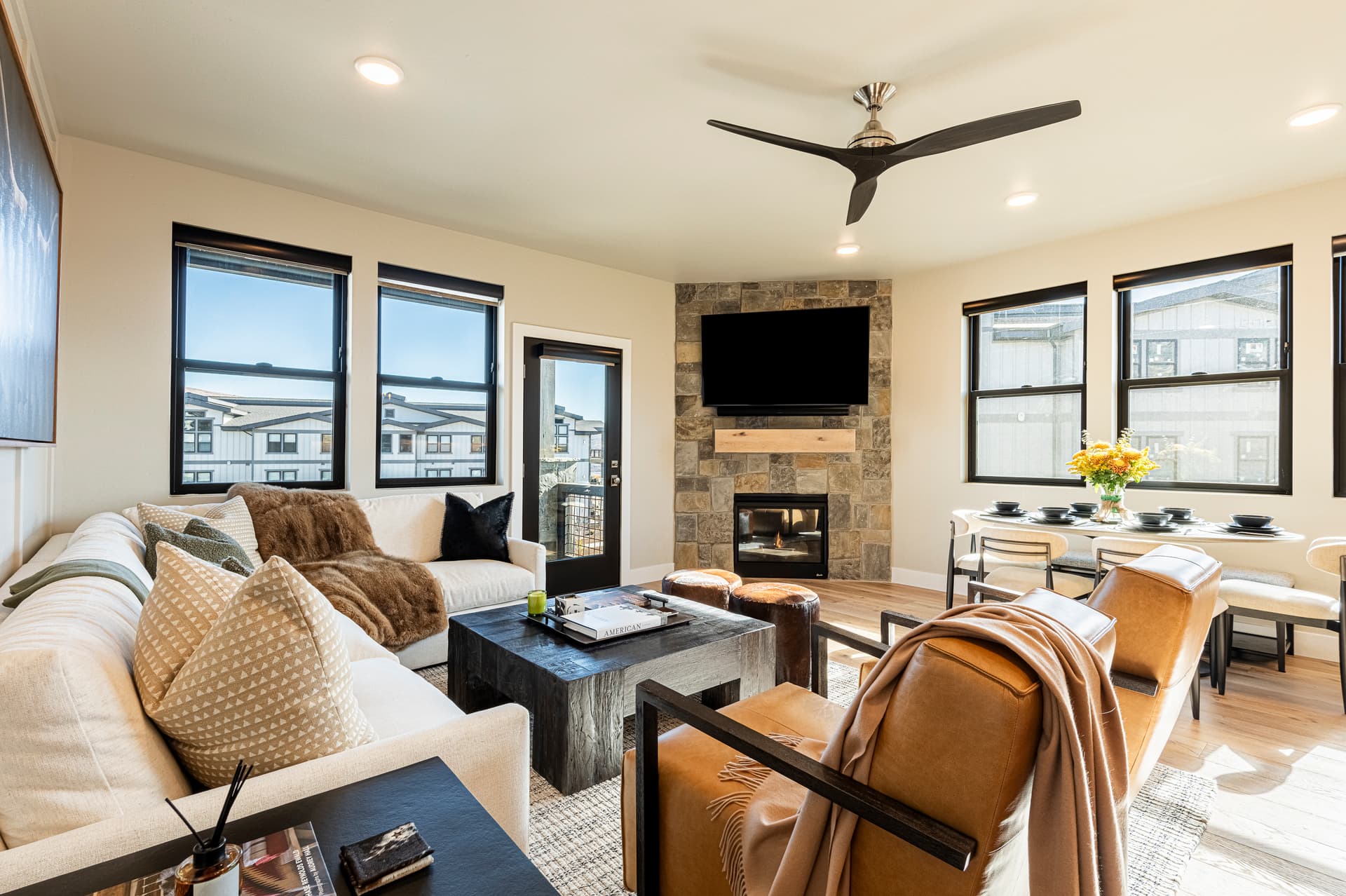 Lakeside Haven - Image 3