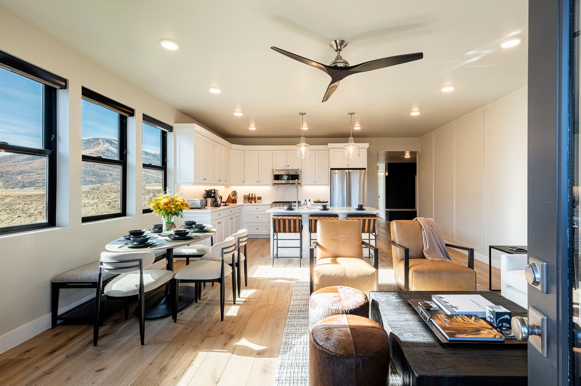 Lakeside Haven - Image 12