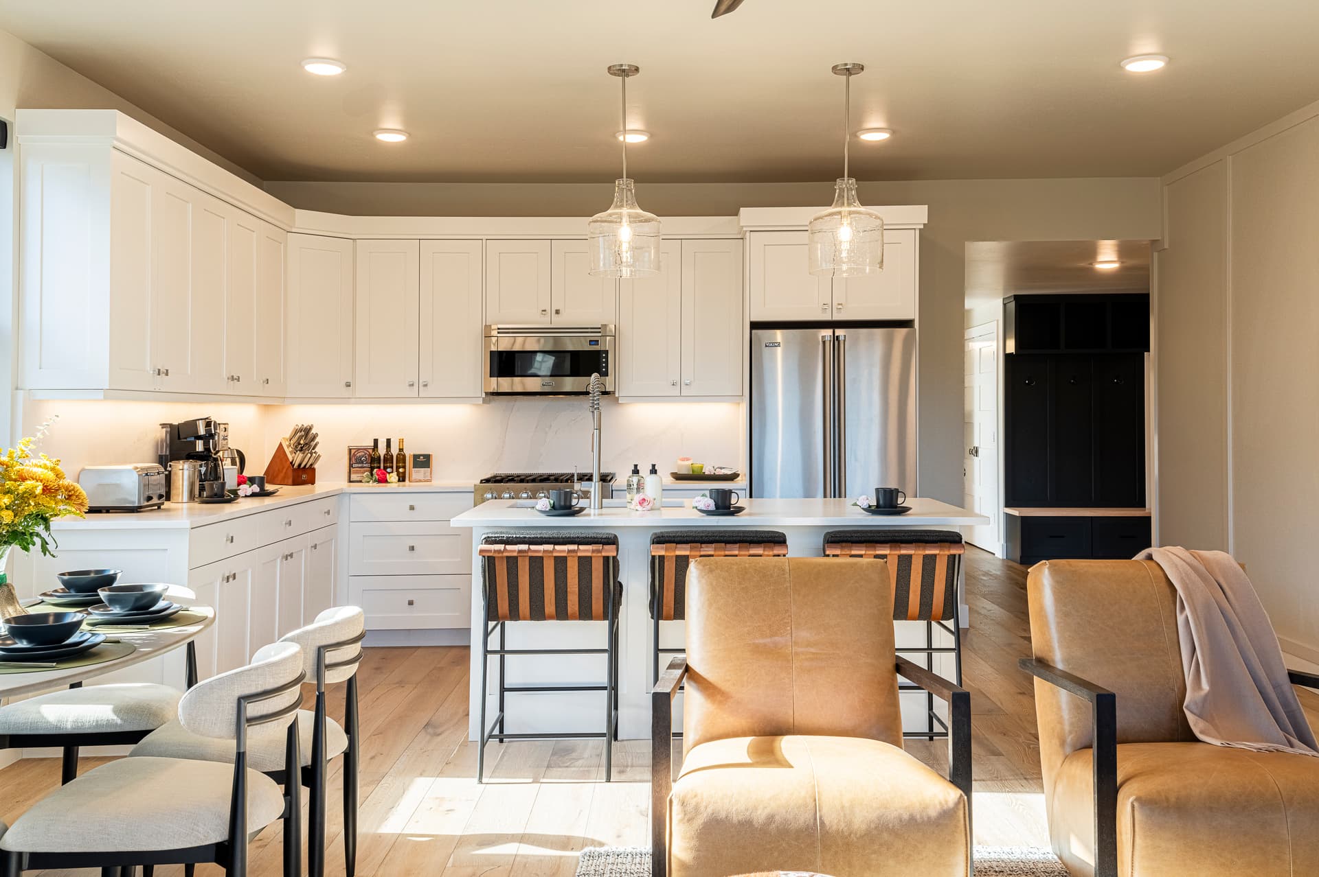 Lakeside Haven - Image 11