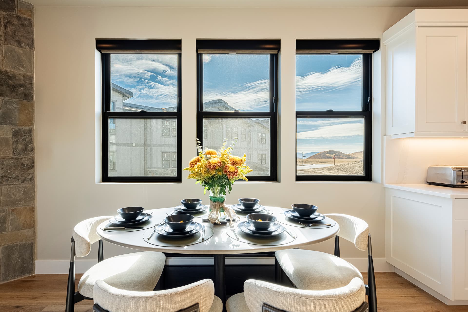 Lakeside Haven - Image 14