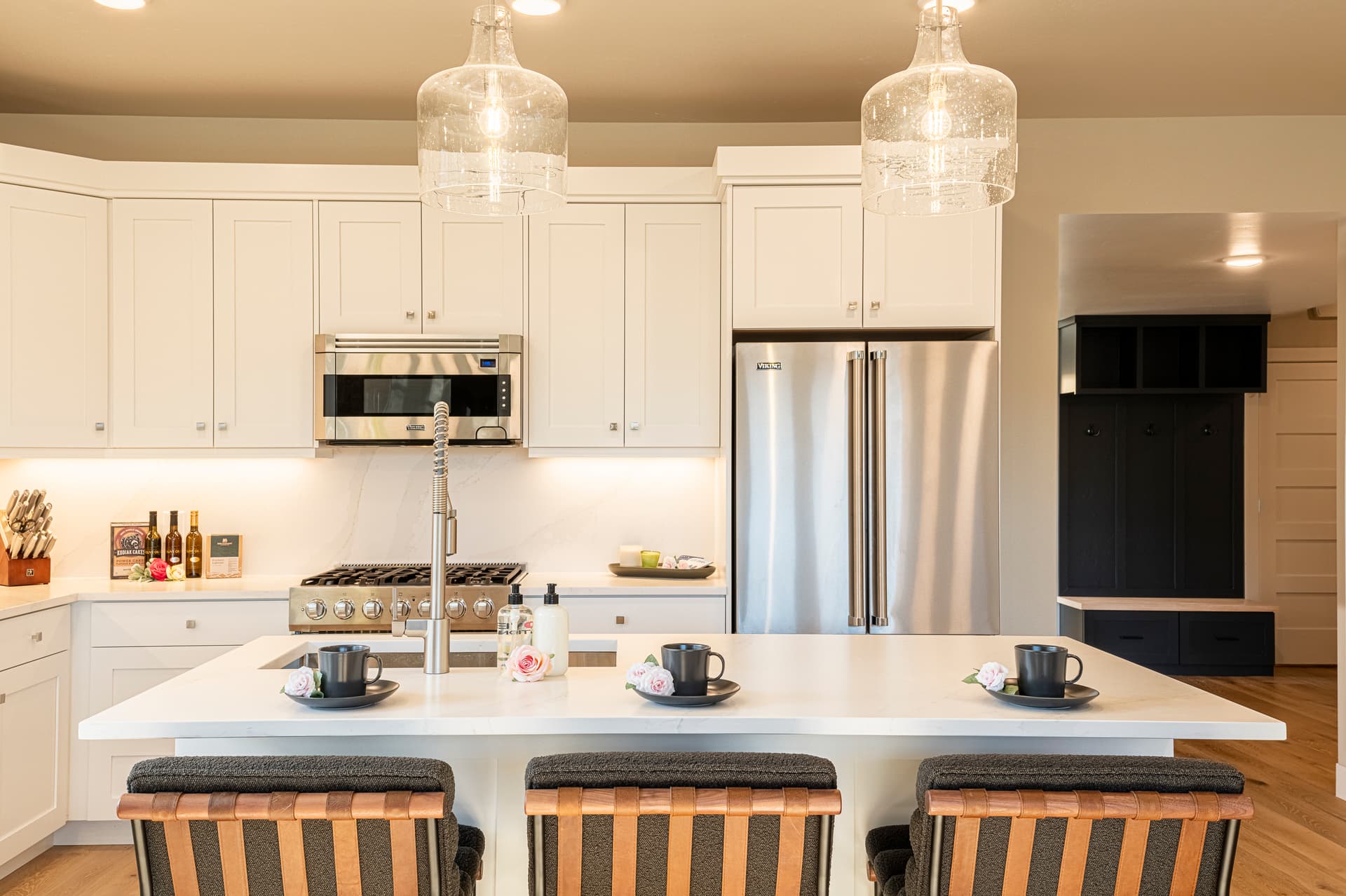 Lakeside Haven - Image 17