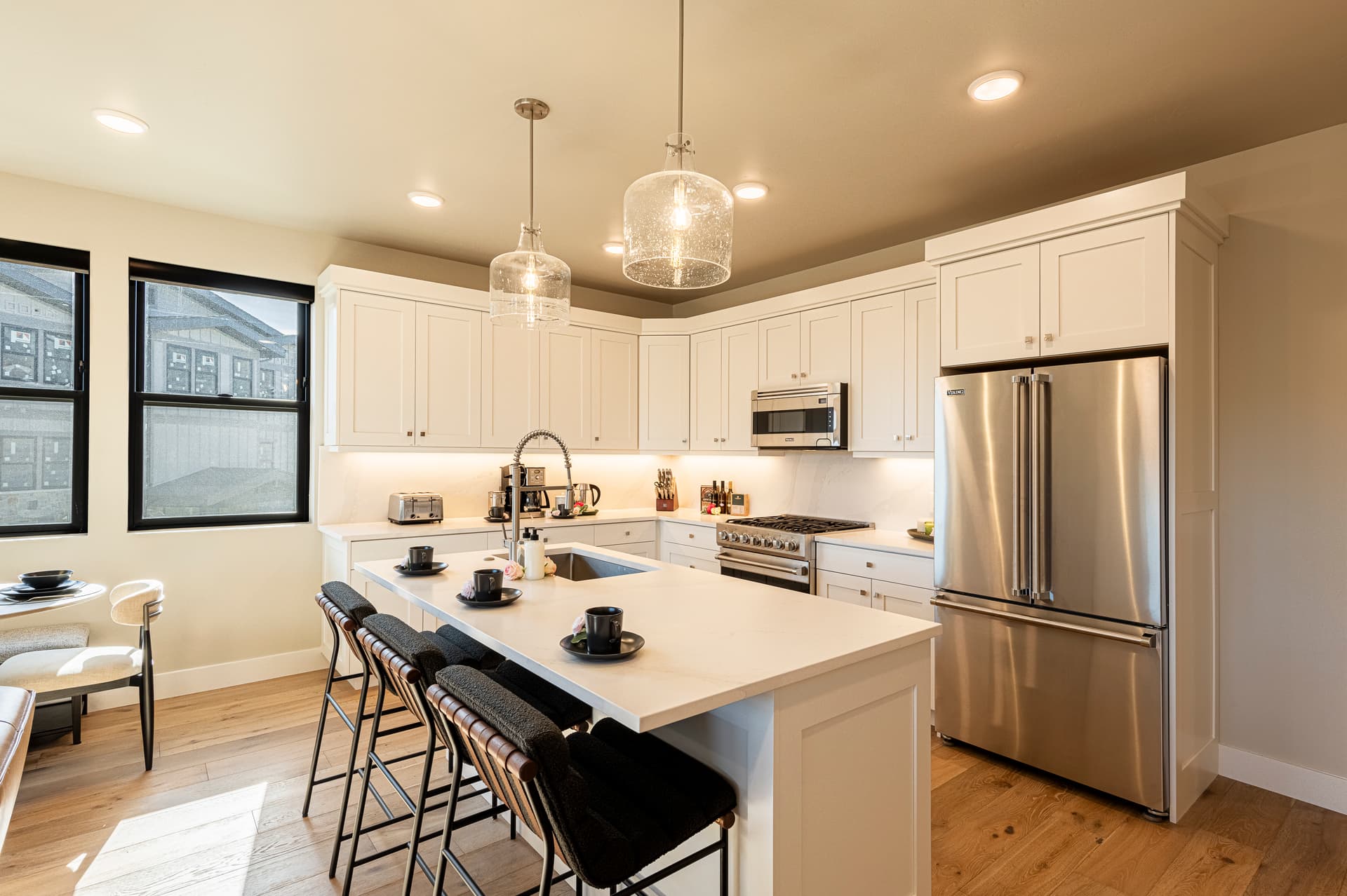 Lakeside Haven - Image 5