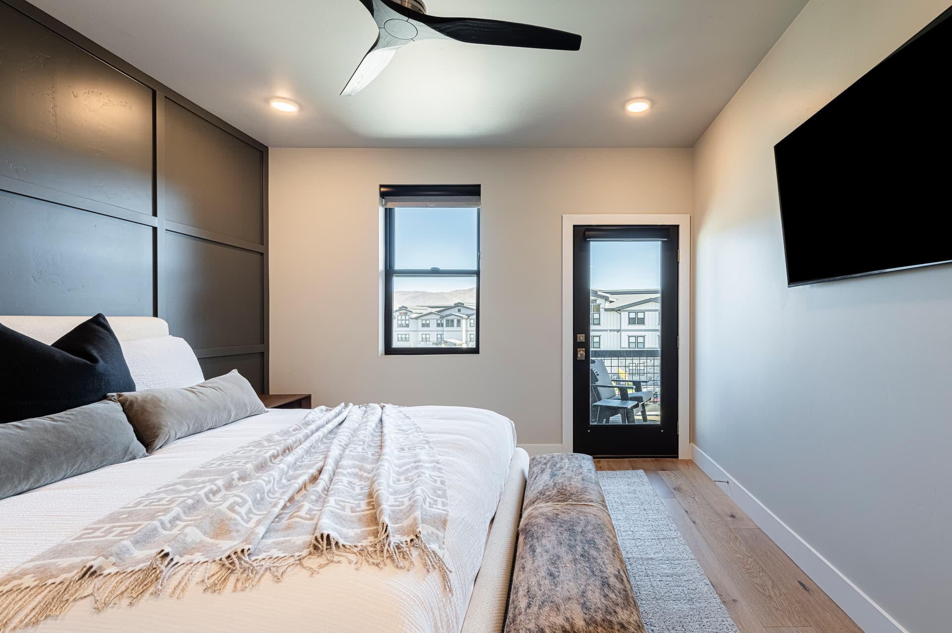 Lakeside Haven - Image 22