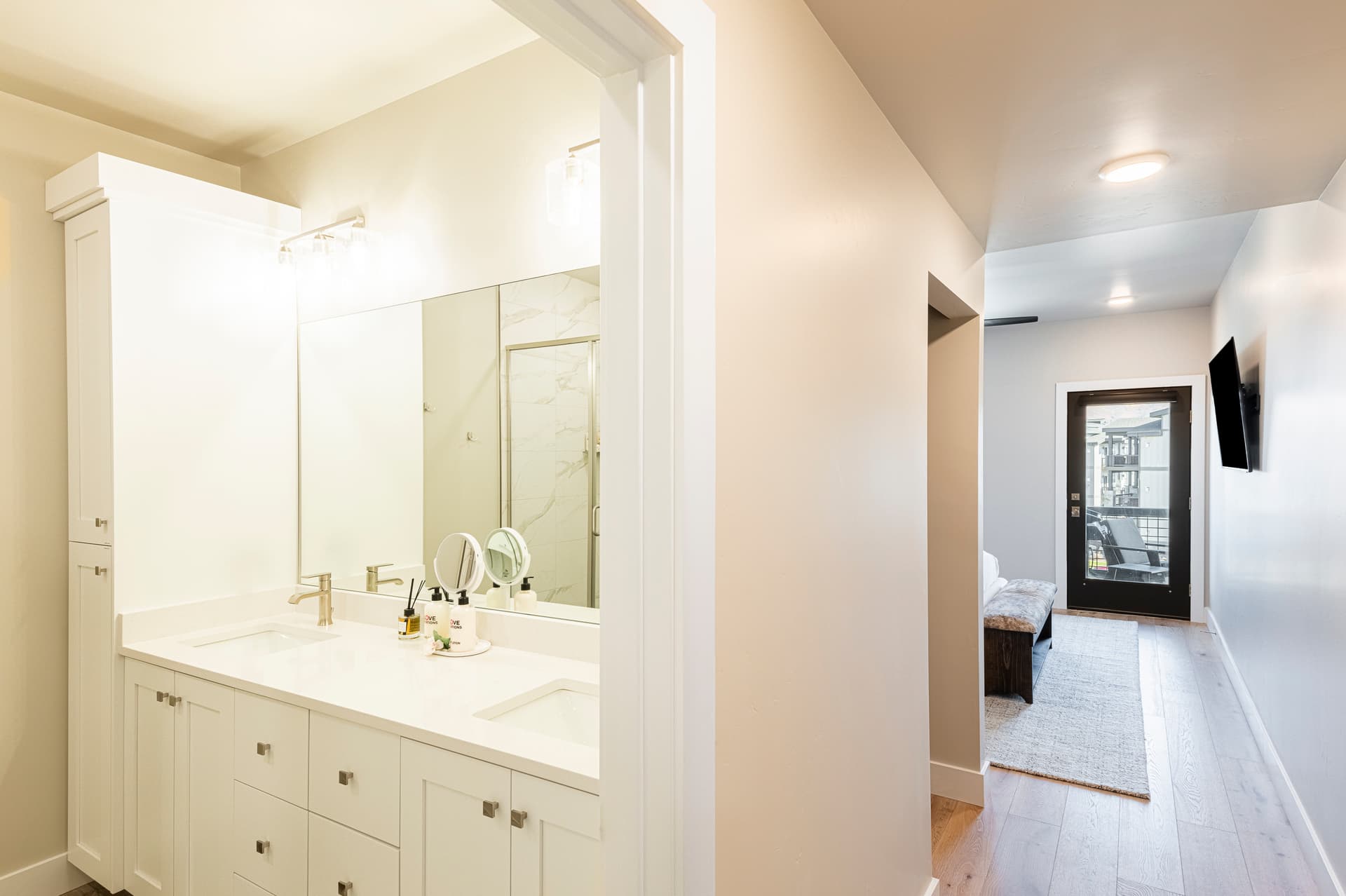 Lakeside Haven - Image 33