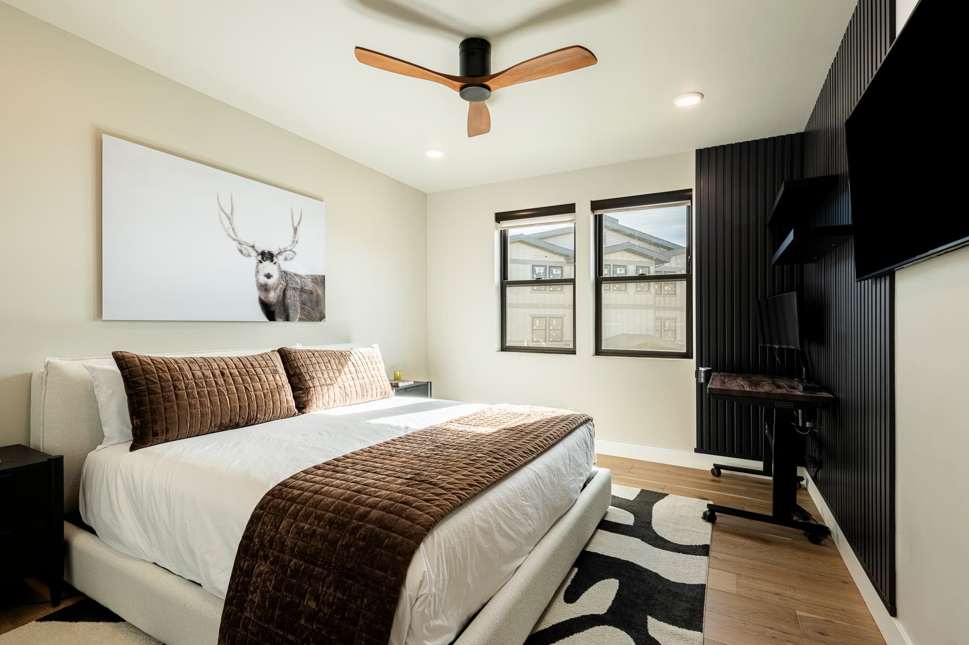 Lakeside Haven - Image 26