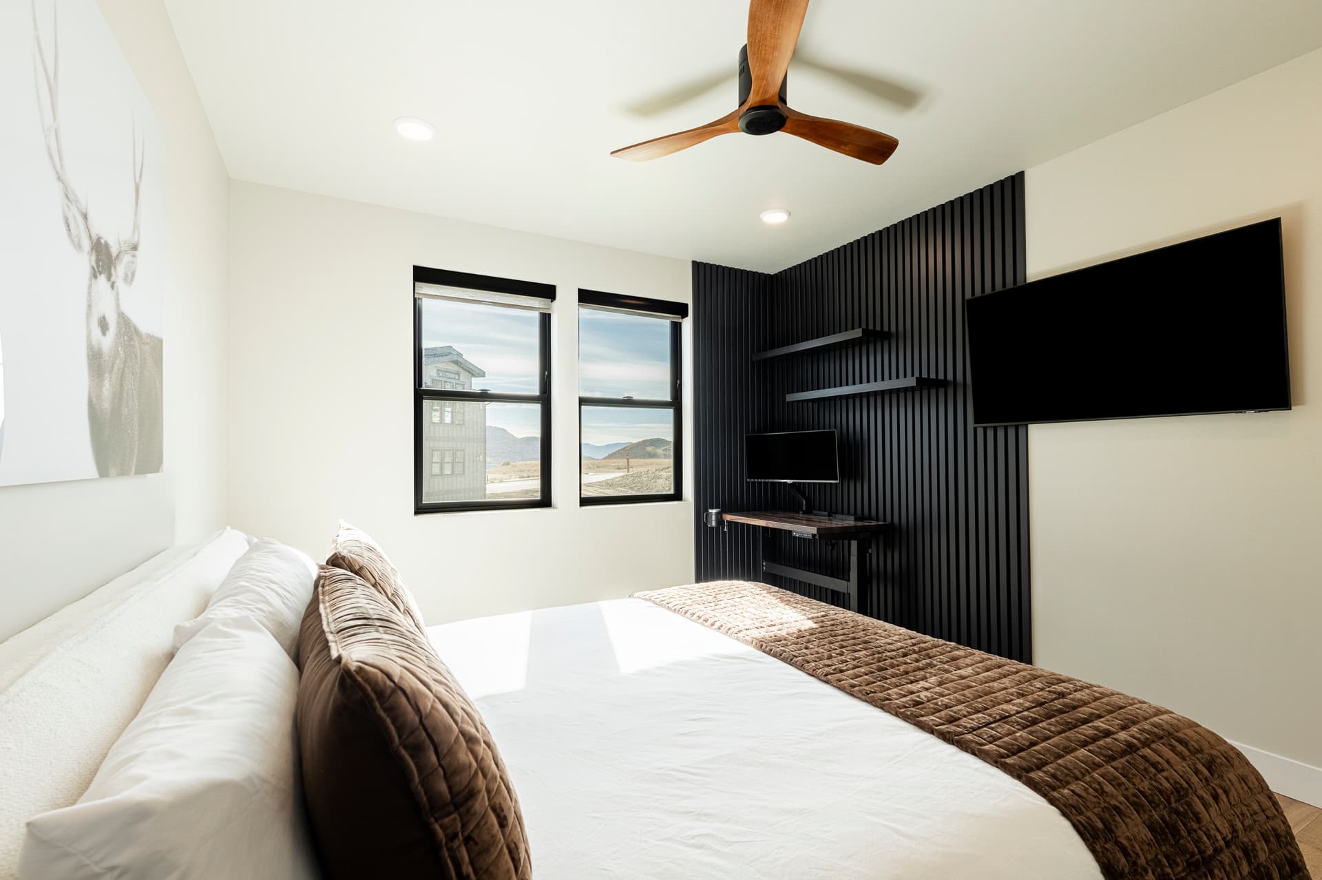 Lakeside Haven - Image 27