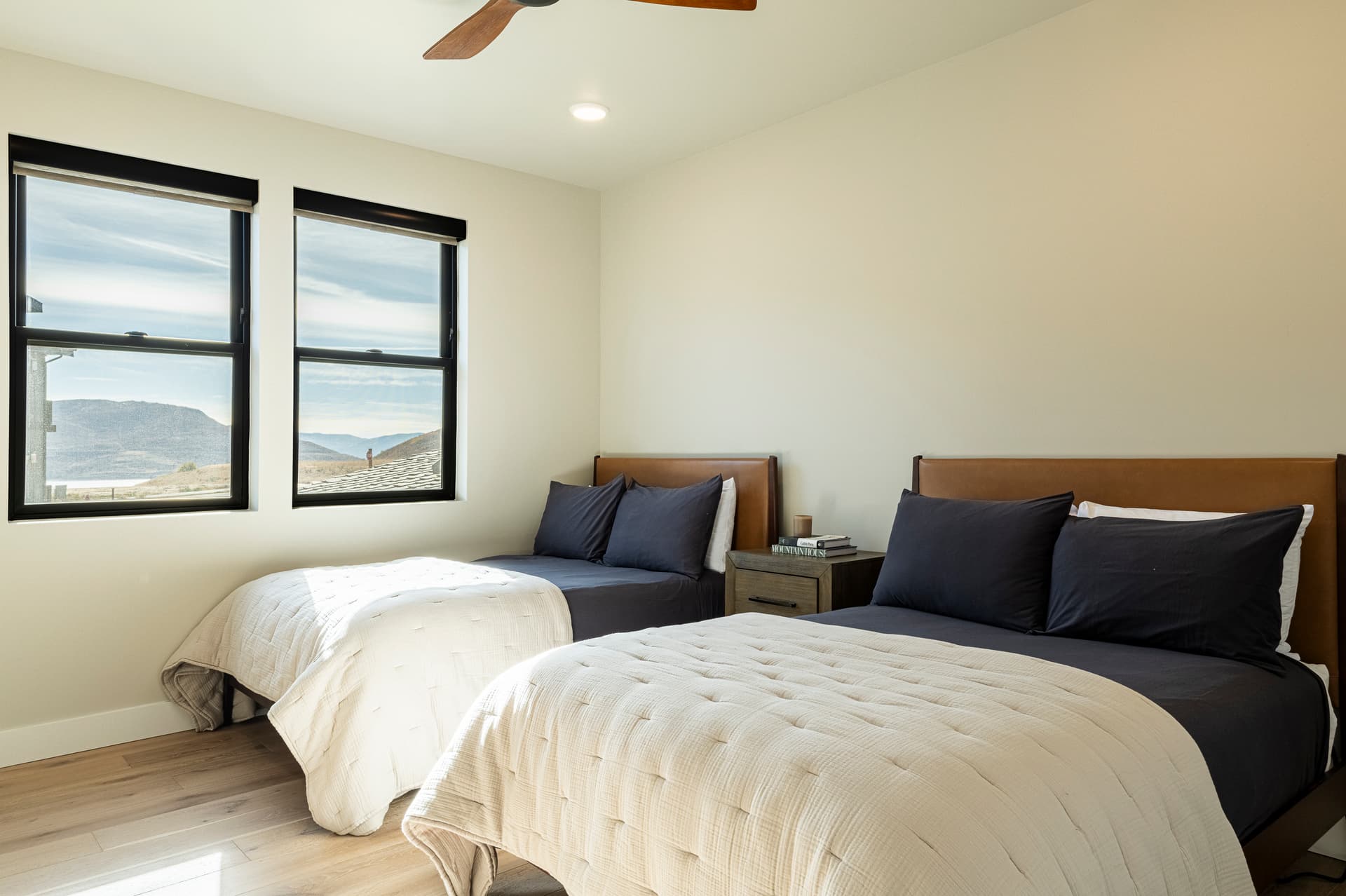 Lakeside Haven - Image 31