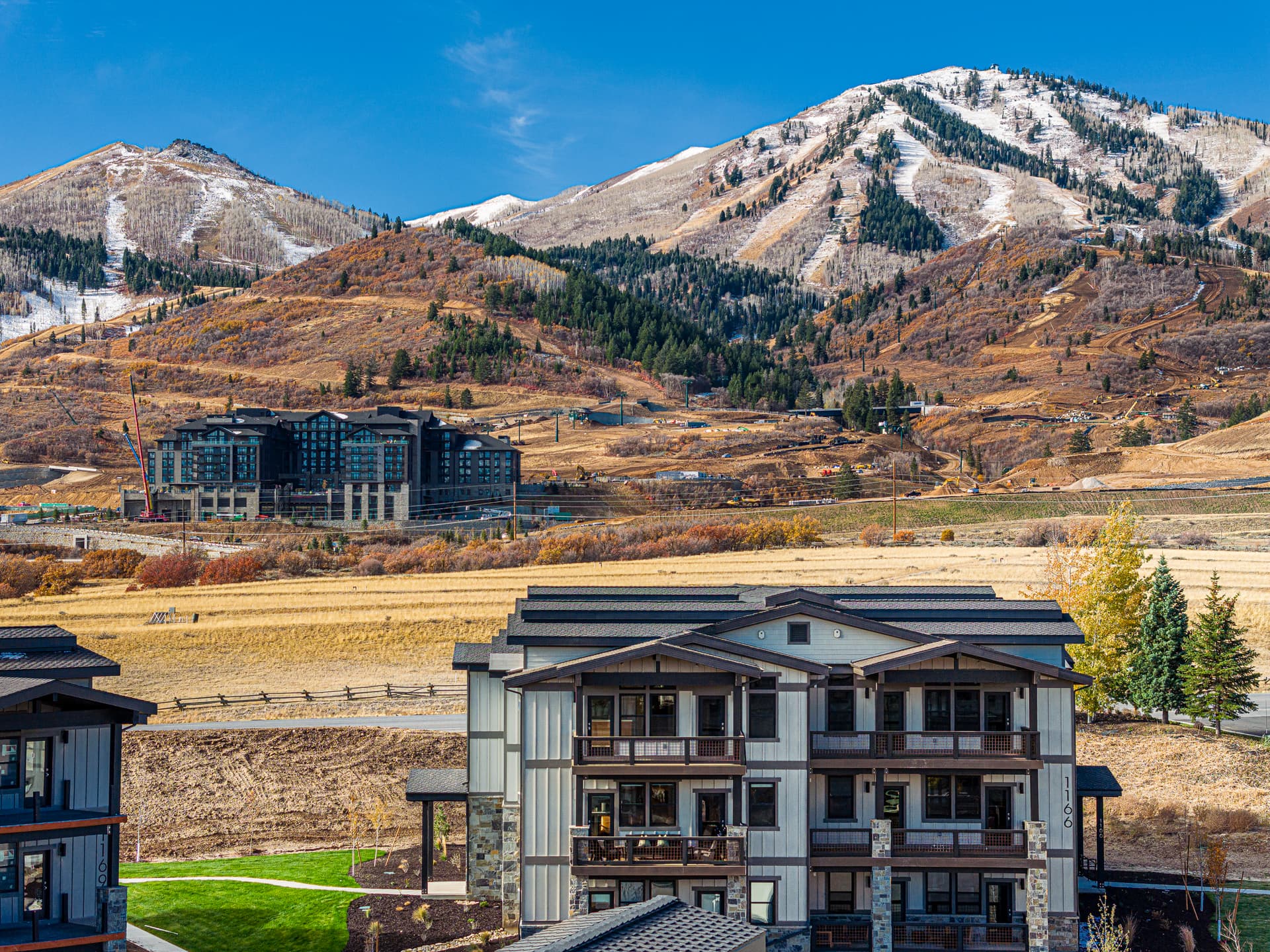 Lakeside Haven - Image 42