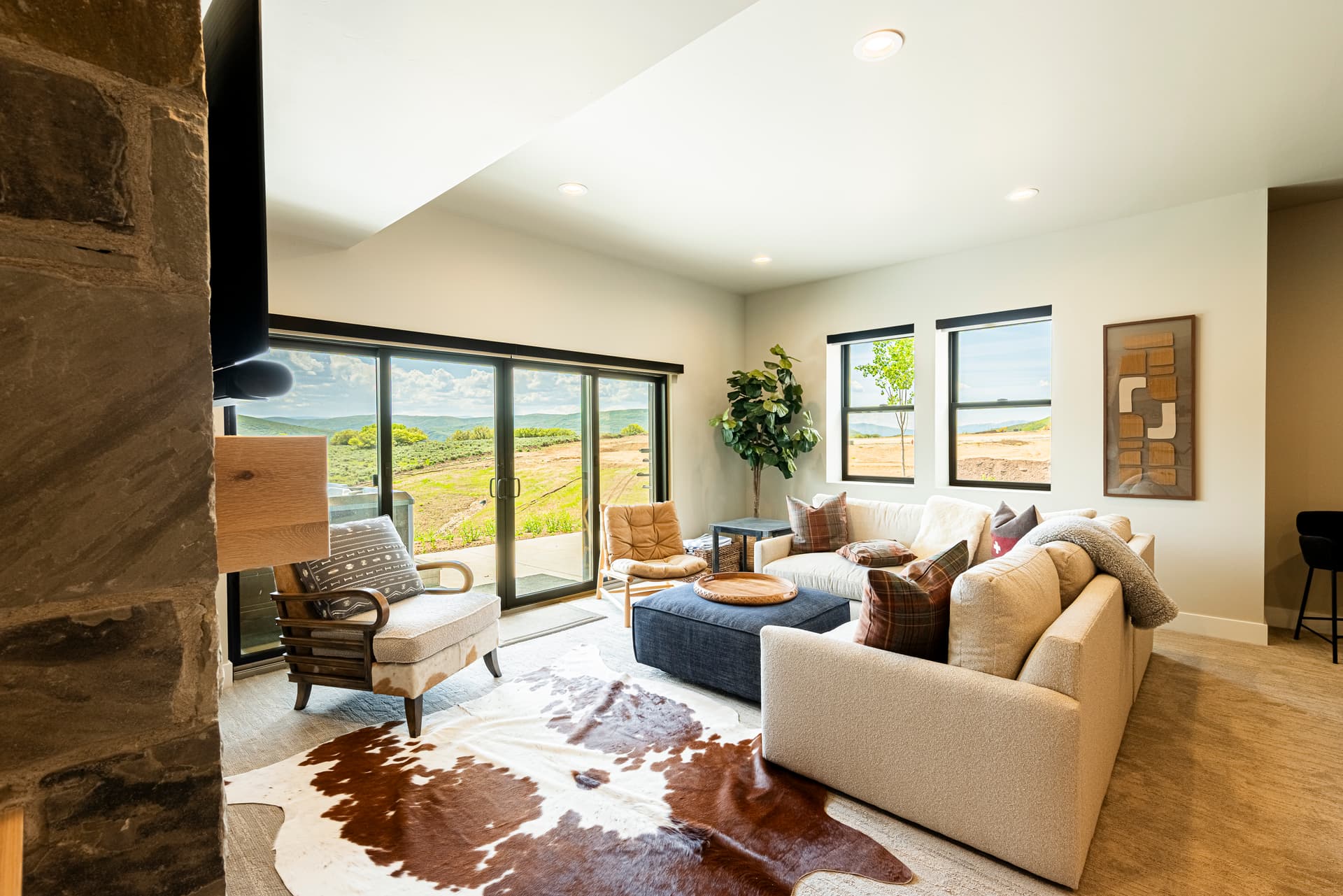 Lakeside Lounge #935 - Image 2