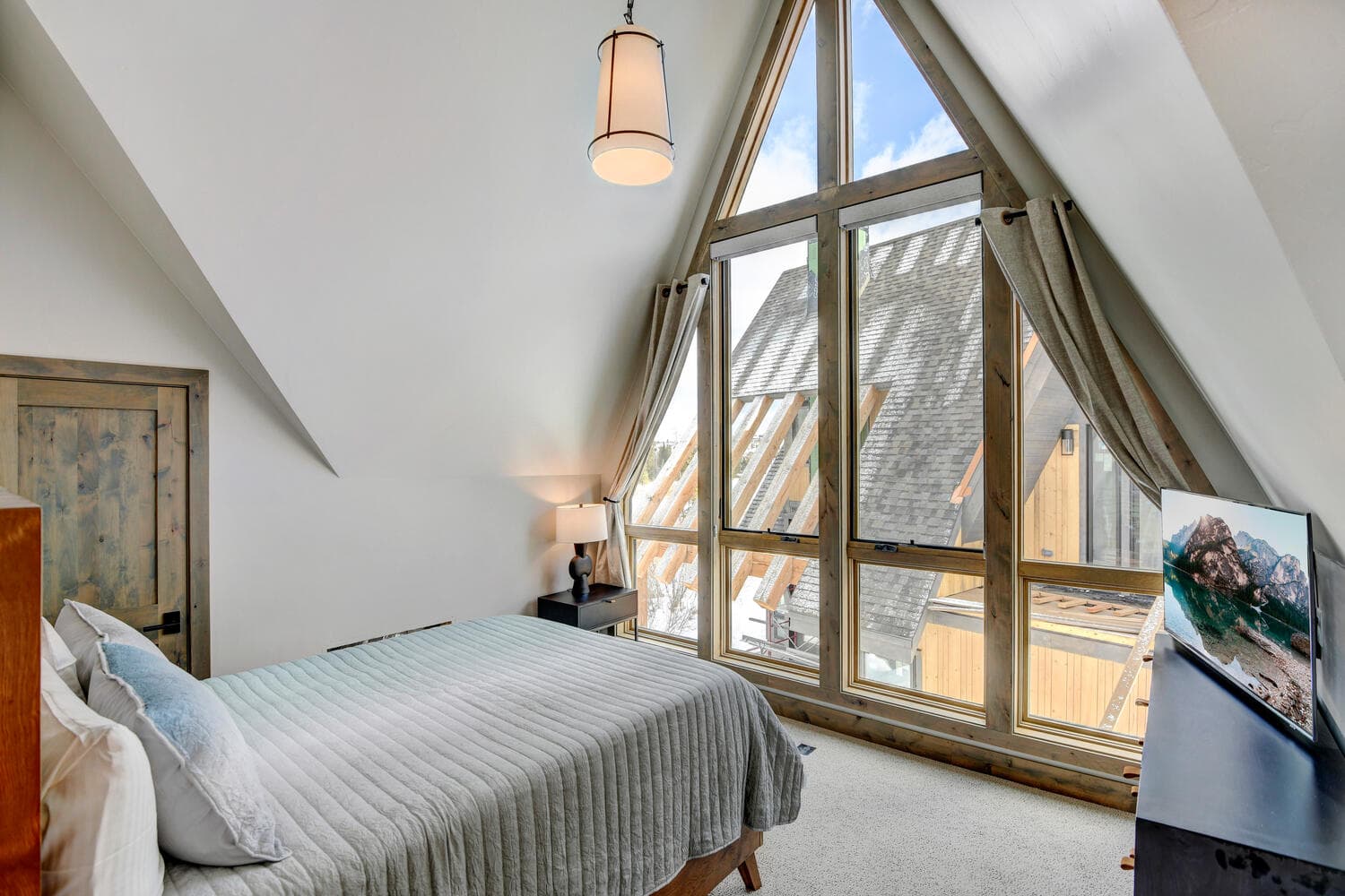 Meadow Glade Pond Chalet - Image 28