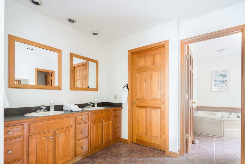 Meadowood Manor - Image 19