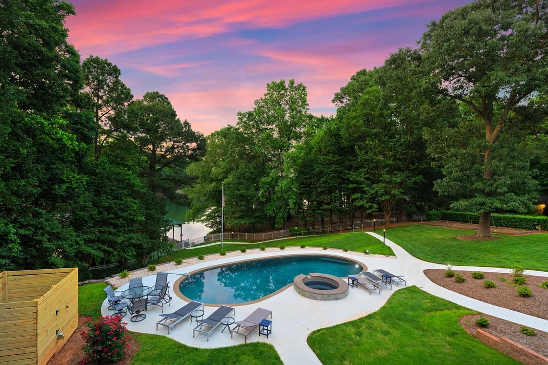 Shoreway Cove - Image 12