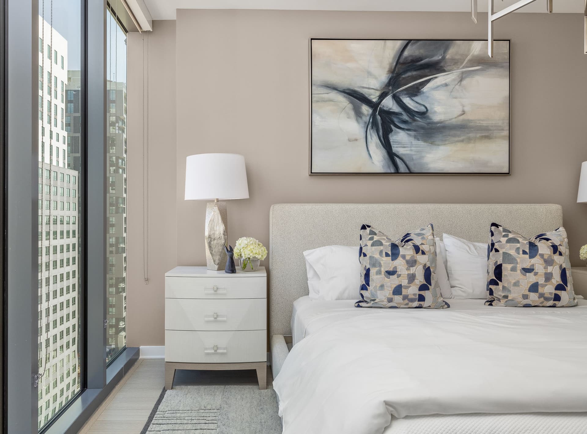 Midtown Mystique - Image 5