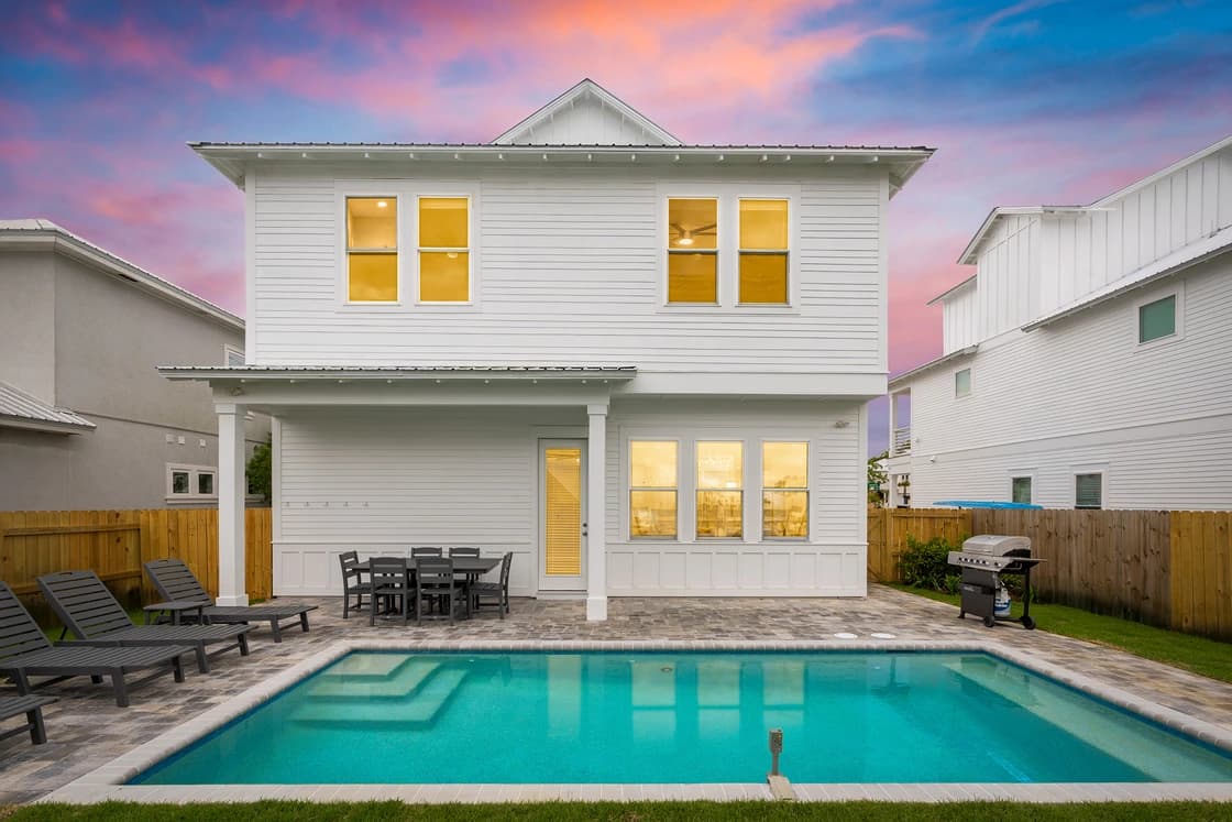 Flipper Manor - Image 1